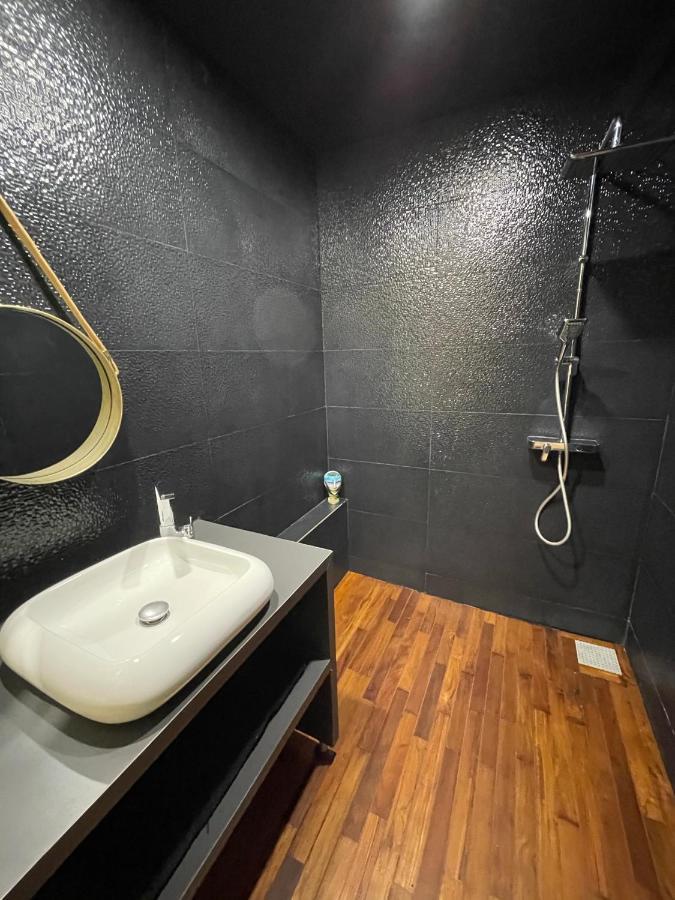 Chez Cathy Et Leo Bed & Breakfast Dinan Bagian luar foto